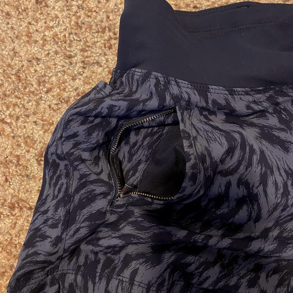 athletic shorts - Picture 2 of 5